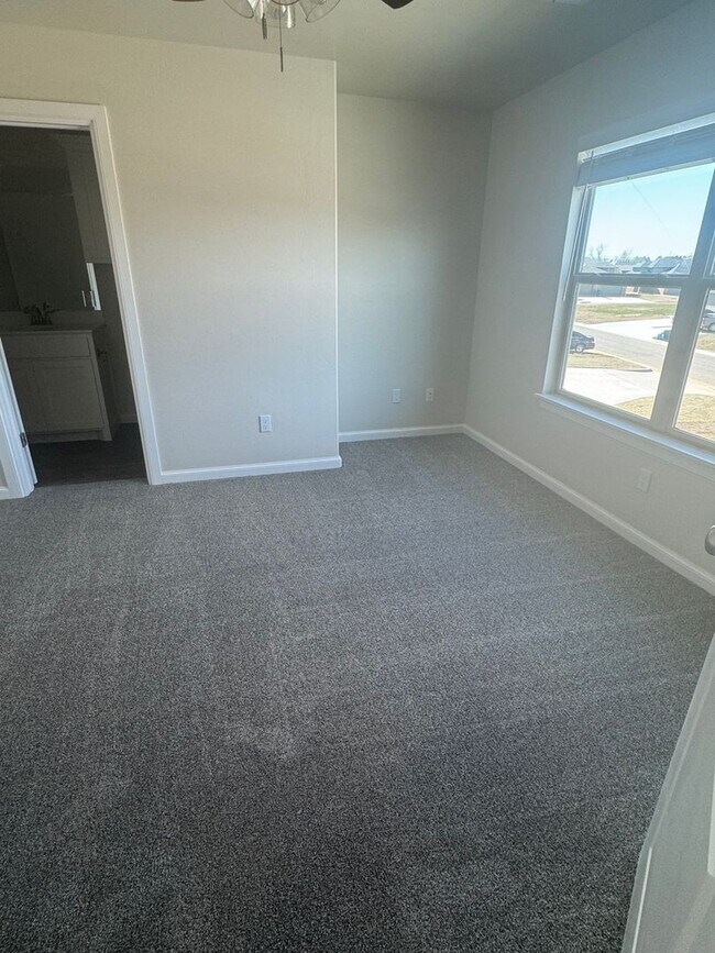 Building Photo - New construction duplex in Newcastle 3 bedroom with game room