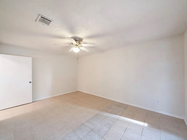 Building Photo - 16727 Royal Mile Ln