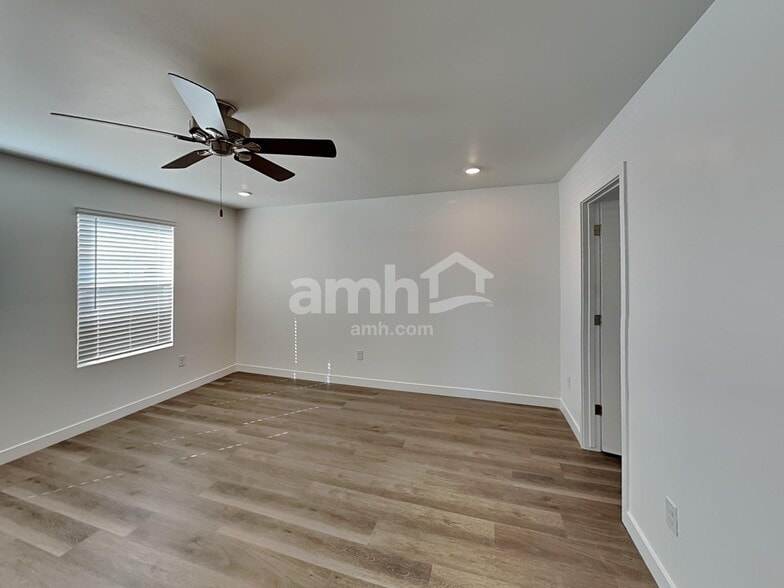 Building Photo - 6564 E Paseo Alga