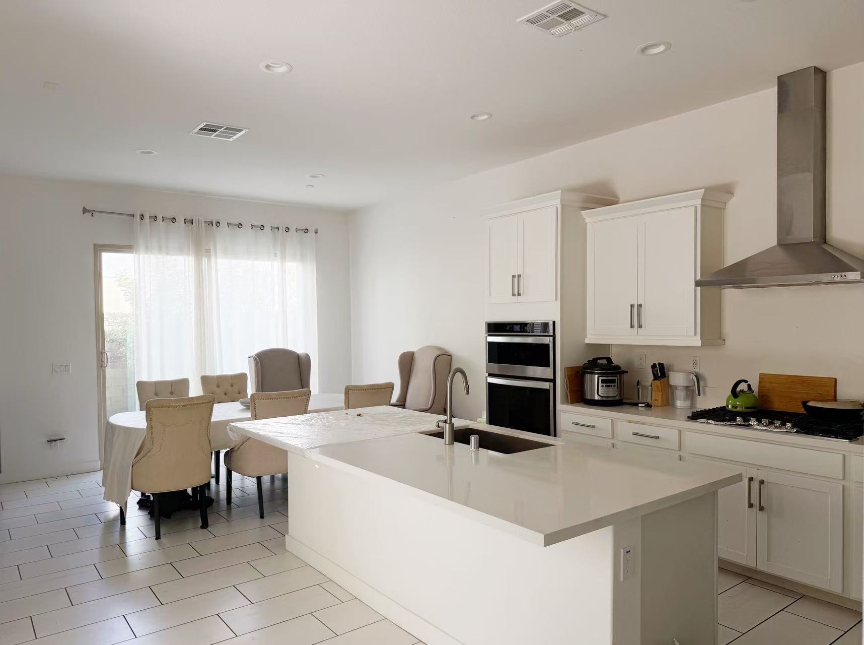 Building Photo - 134 Episode