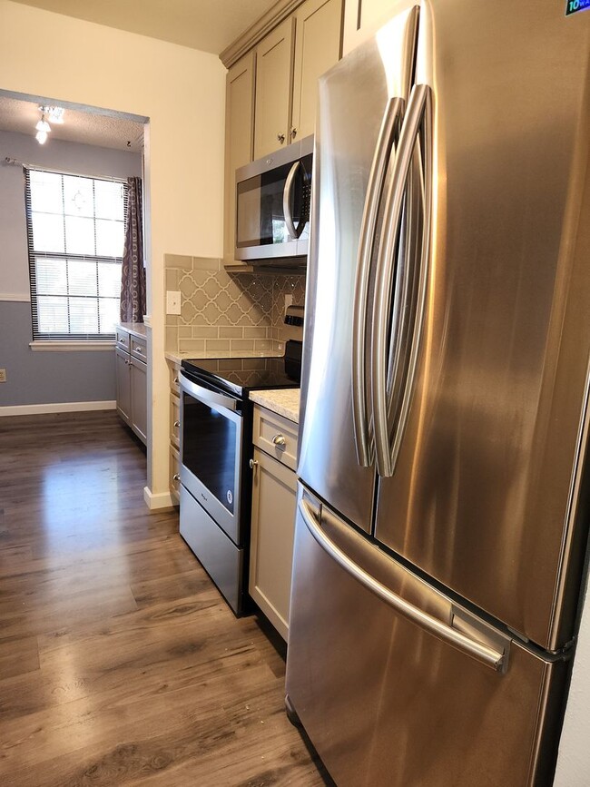 Building Photo - Amazing first floor unit in Arvada!