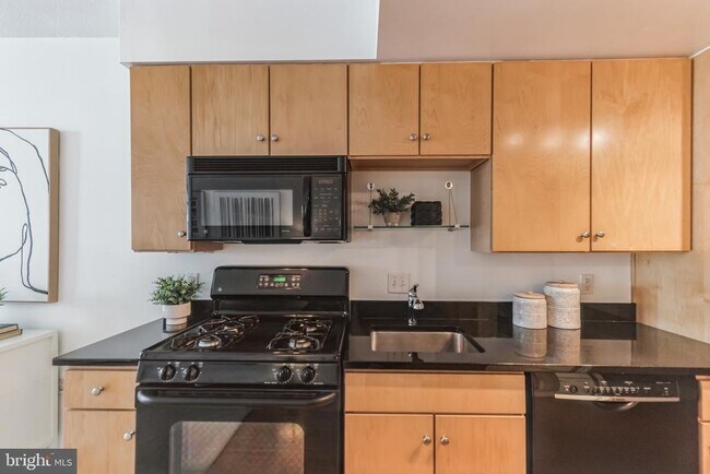 Building Photo - 1117 10th St NW