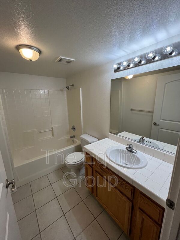 Building Photo - 2824 N Zachary St