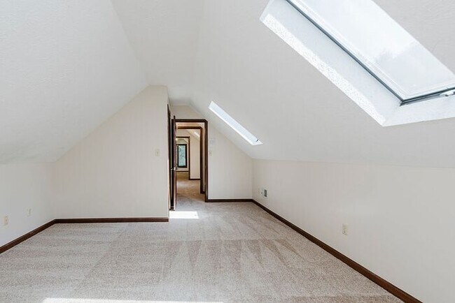 Building Photo - Large Executive Home in Carmel Schools