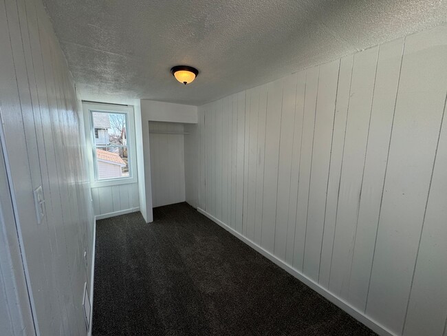 Building Photo - 4 BEDROOM HOME AVAILABLE NOW!!