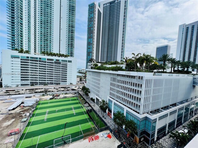 Building Photo - 851 NE 1st Ave