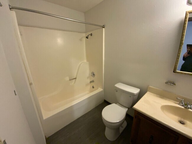 Building Photo - 421-421 N Shiloh Ave