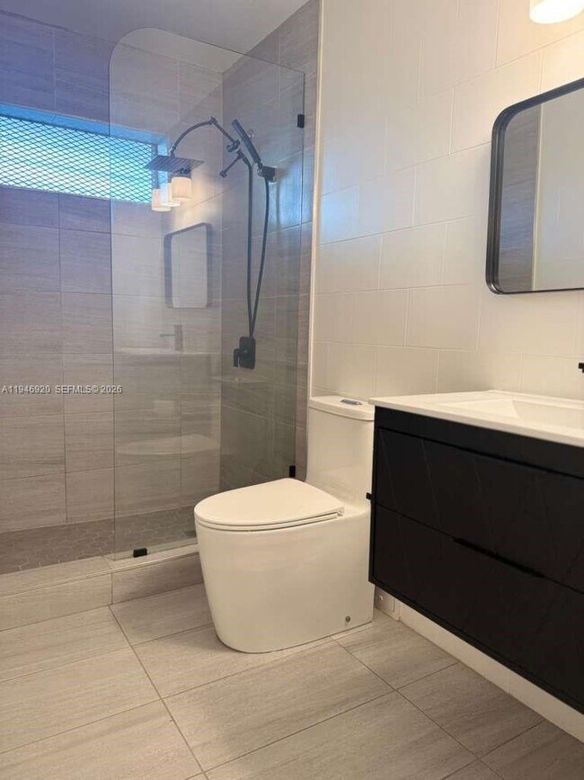 Building Photo - 1631 NE 114th St