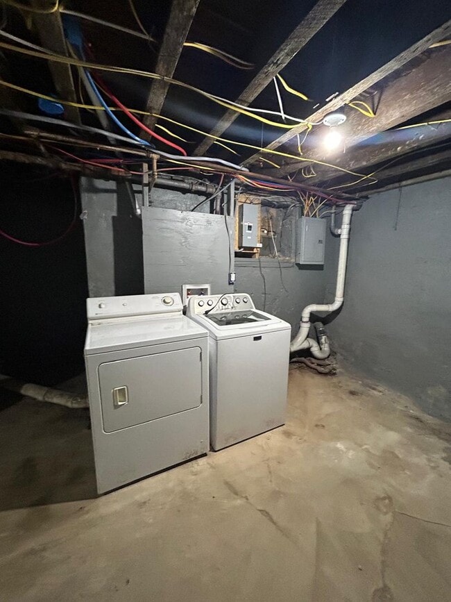 Building Photo - 225 S 62nd St