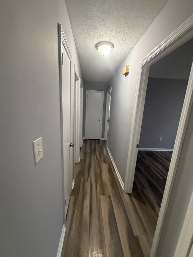 Building Photo - 3 Bedroom available