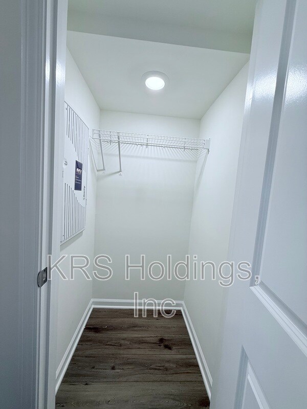Building Photo - 849 Parc Townes Dr