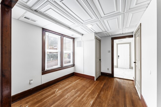 Building Photo - 212 Dewey St
