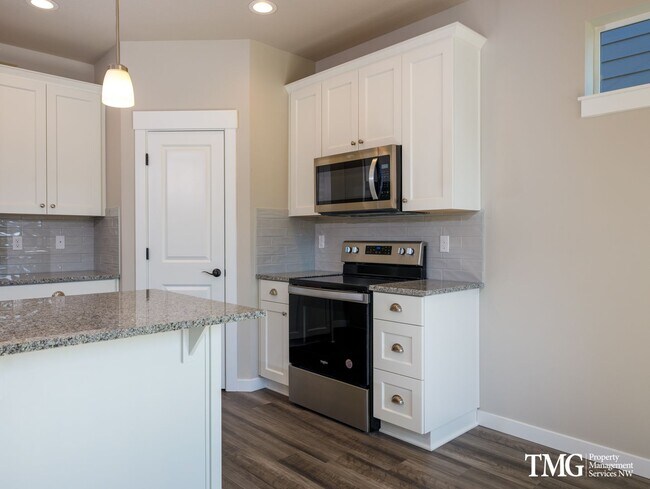 Building Photo - Brand New 3 Bed 2.5 Bath Ridgefield Home Offering