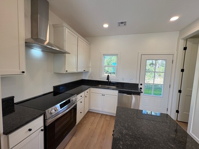 Building Photo - New Build- 3 bedroom, 2.5 bathroom home for Rent