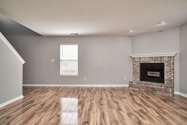 Building Photo - For Rent-4BDRM, 2.5BA Home in Ashwood
