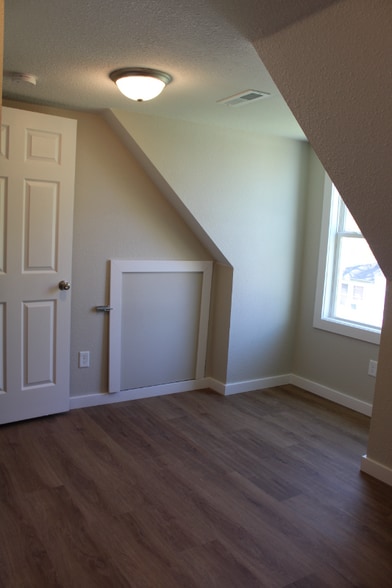 Building Photo - 419 S Clay St