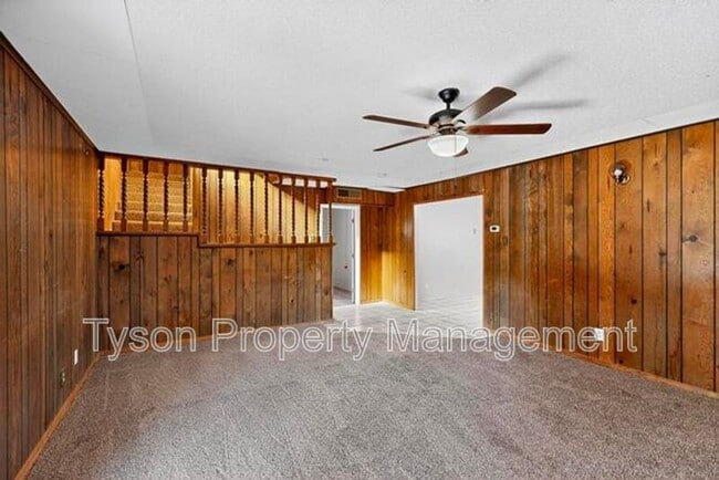 Building Photo - 736 Claudine St NE