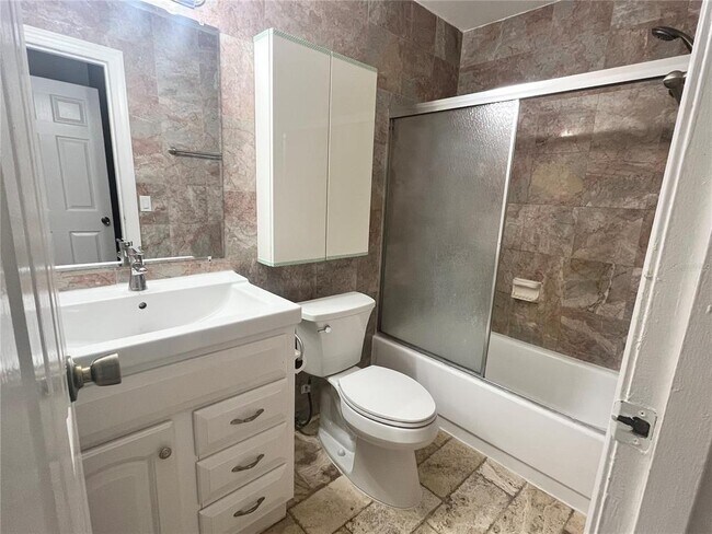 Building Photo - 2701 Hidden Lake Dr N