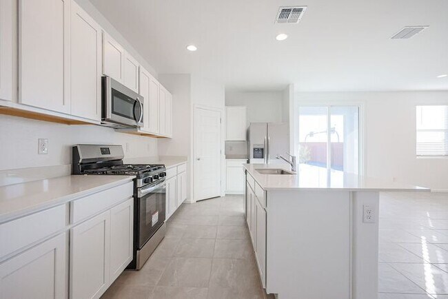 Building Photo - Brand New 5 Bedroom 2.5 Bath Home!