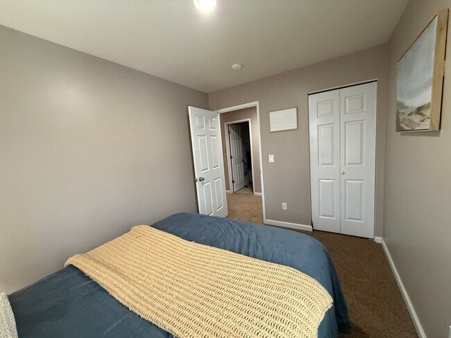 Building Photo - NEW YEAR NEW HOME! 3 bed, 2.5 bath, 2 car garage in South Anchorage