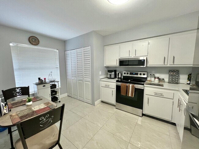 Building Photo - 4570 NW 18th Ave