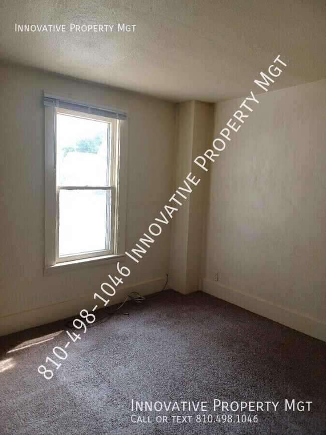Building Photo - 302 Pine St