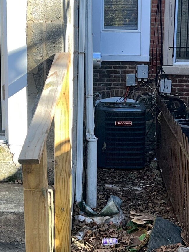 Building Photo - Beautiful 3 Bedroom Home