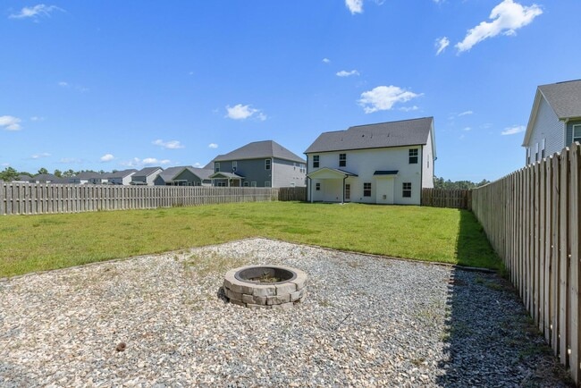Building Photo - House Available NOW!