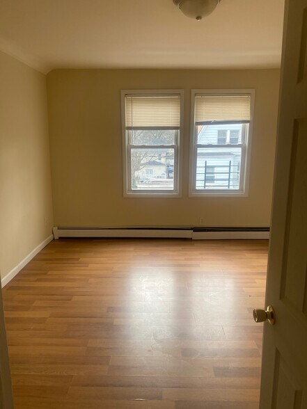 Building Photo - 158 Alexander St