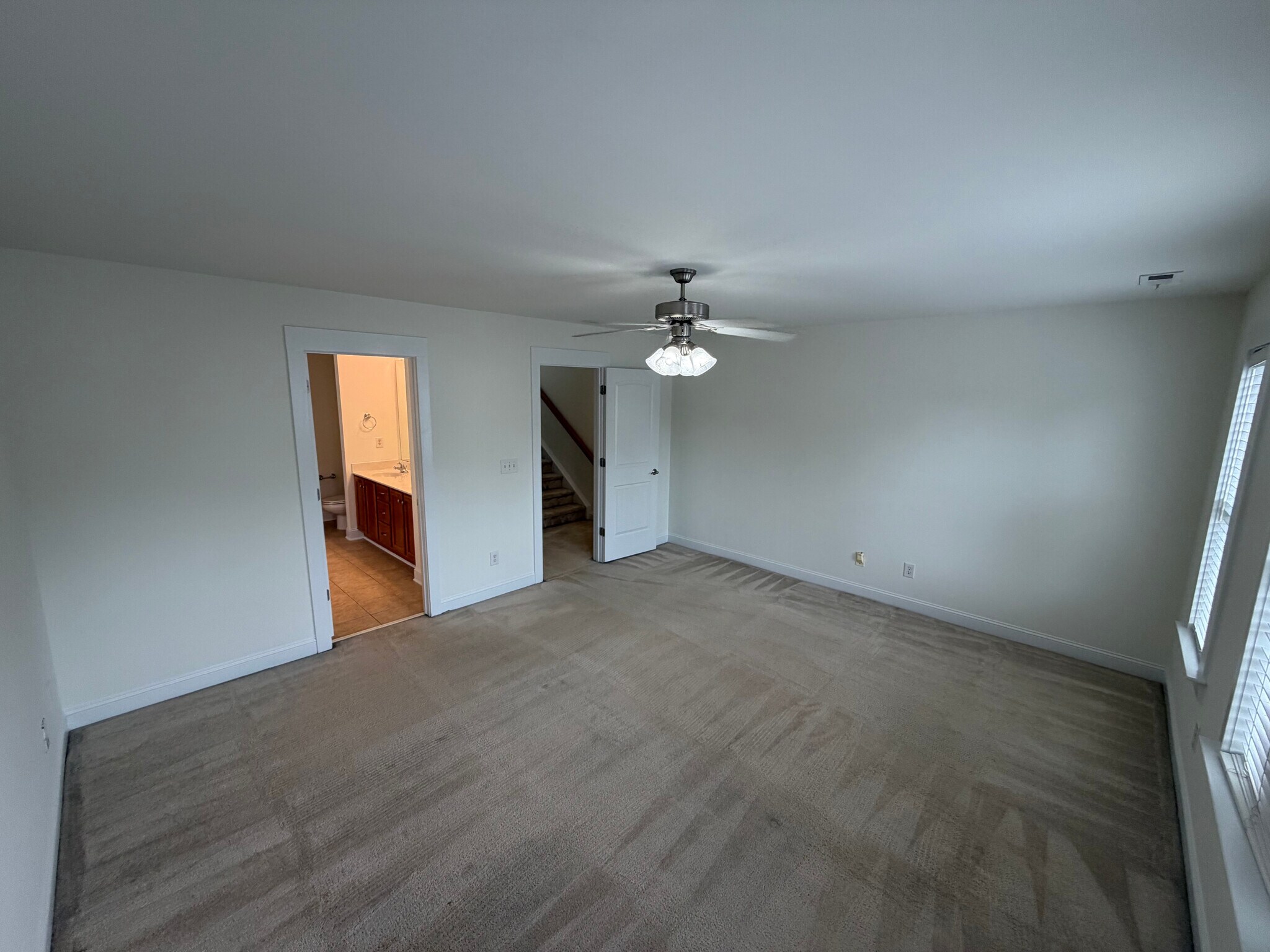 Building Photo - Room in House on Dubois Court