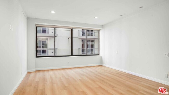 Building Photo - 10724 Wilshire Blvd