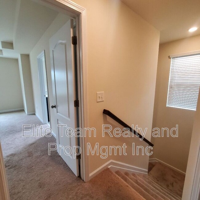 Building Photo - 4033 Black Walnut Wy