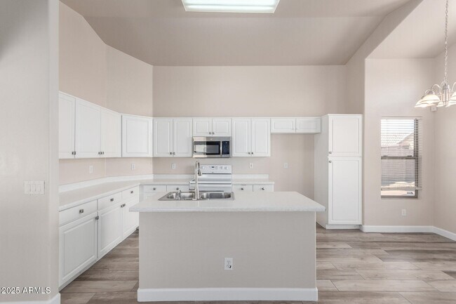 Building Photo - 15820 W Monroe St