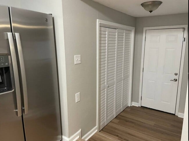 Building Photo - 421 Perkins Ave