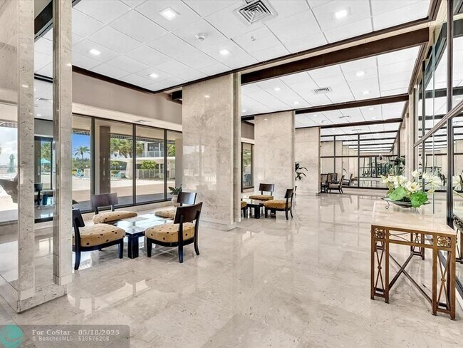 Building Photo - 300 Bayview Dr