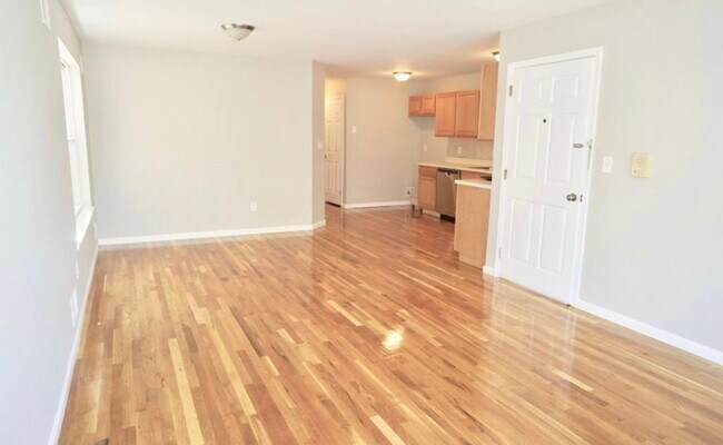 dinning - 214 E Jersey St