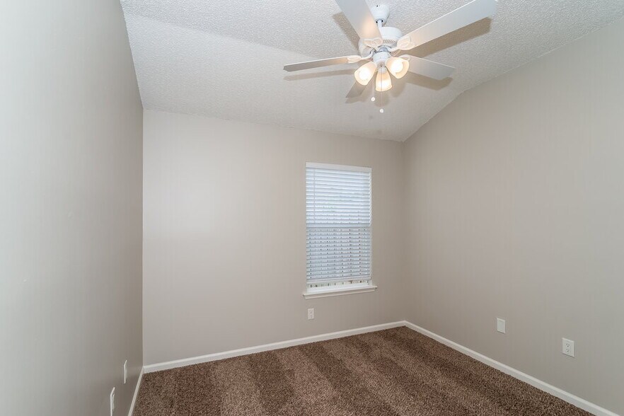 Building Photo - 699 Bellshire Dr