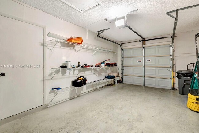 Building Photo - 5057 Forsythia St