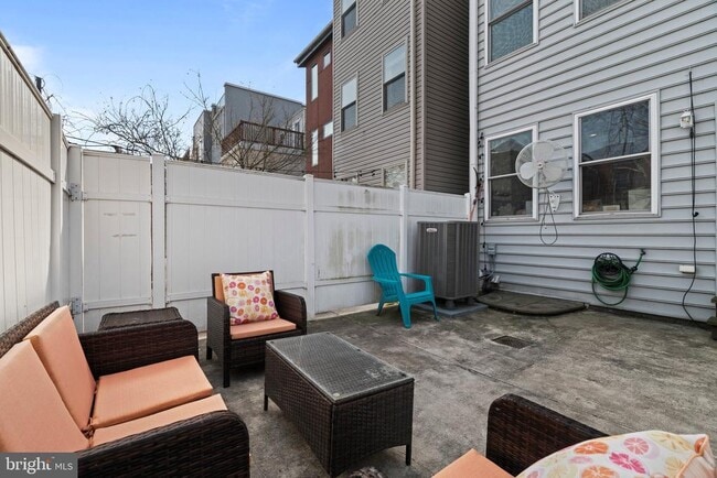 Building Photo - 2115 Carpenter St