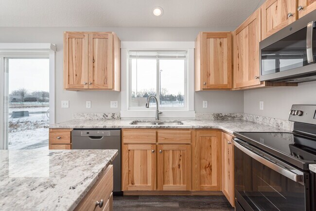 Building Photo - 102 7th Ave NW