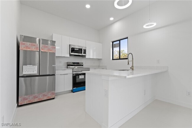 Building Photo - 3808 10th St SW
