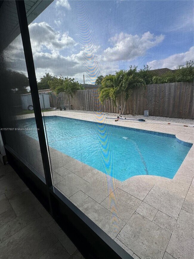 Building Photo - 876 Gardenia Dr