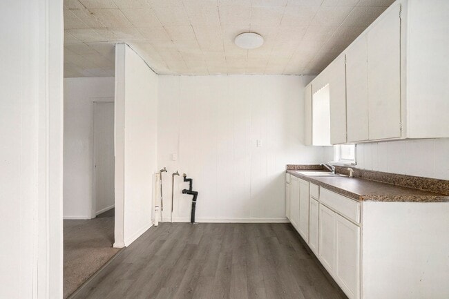 Building Photo - 2-Bedroom Half-Duplex