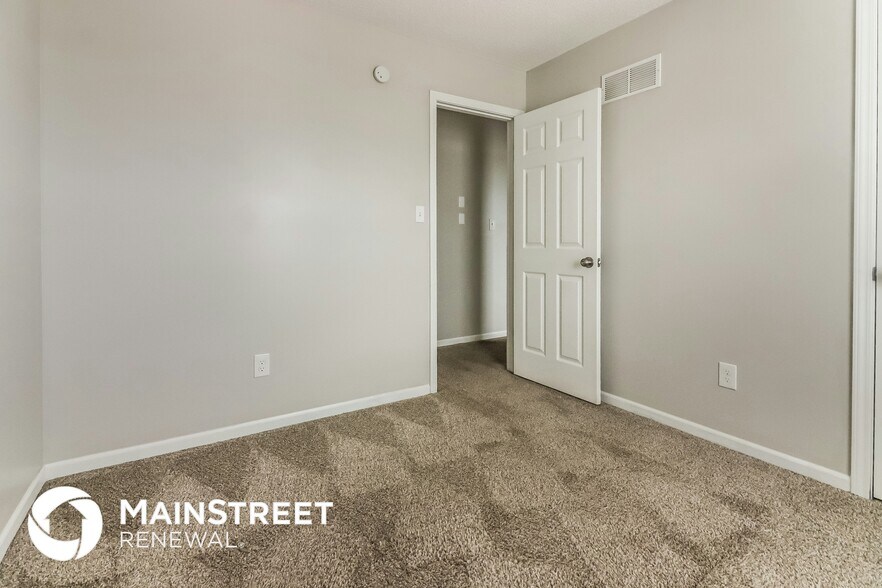 Building Photo - 1475 NW Yankee Dr