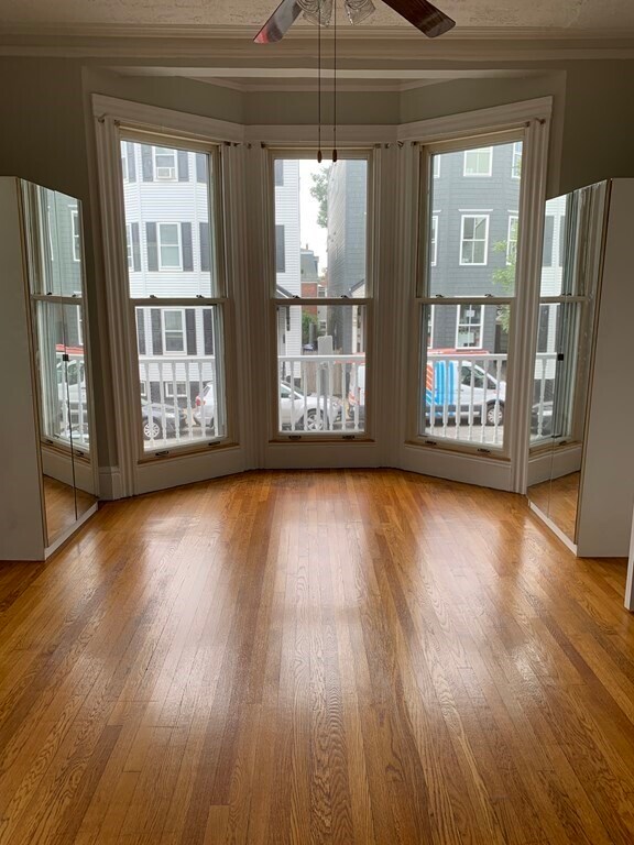 Building Photo - 841 E 5th St