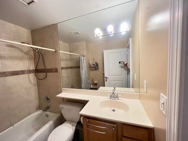 Building Photo - 700 1st St