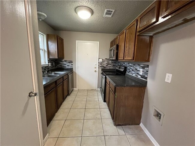 Building Photo - 2111 Caprice Dr