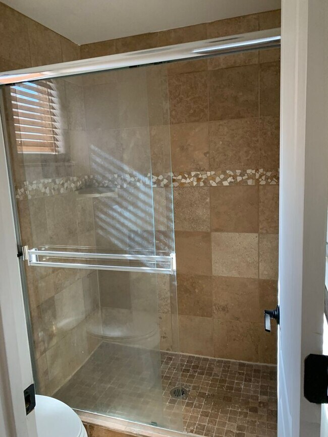 Building Photo - 3 bedroom, 2 bath with 2 car garage