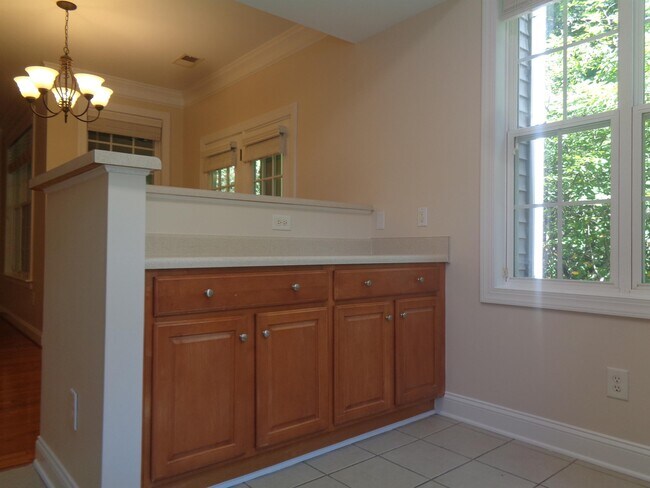 Building Photo - 914 Providence Glen Dr