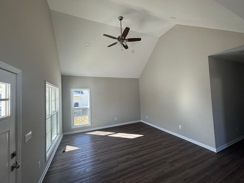 Building Photo - 221 Cherokee Dr